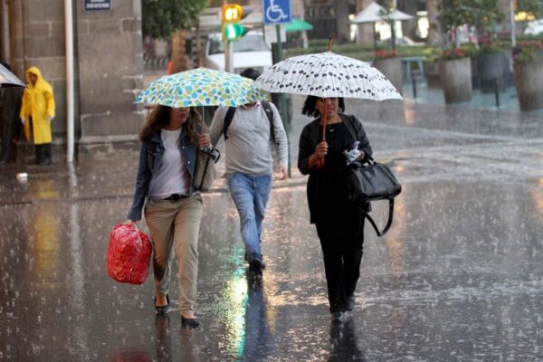 Nueva amenaza tropical en el Pacífico traerá lluvias intensas a México este fin de semana