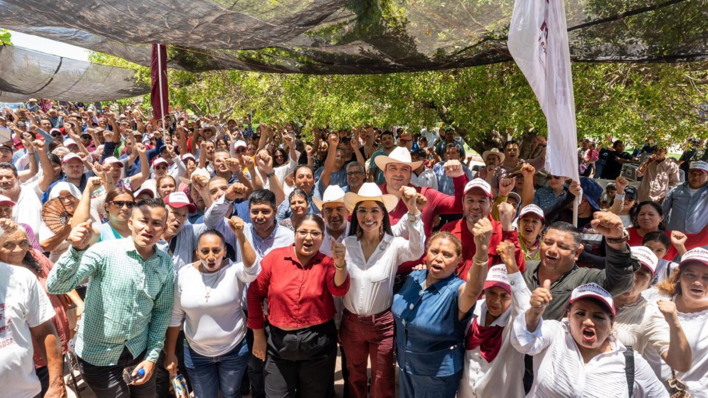 Geraldine Ponce durante un encuentro con simpatizantes en Nayarit