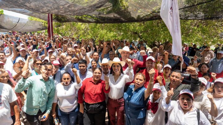 Geraldine Ponce durante un encuentro con simpatizantes en Nayarit